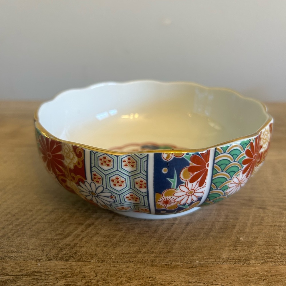 Japanese Porcelain Ware Bowl Gold Trimmed Rice Bowl 6”